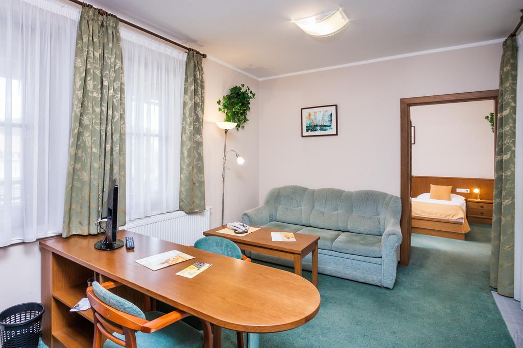 Velké Meziříčí Hotel Jelinkova Vila חדר תמונה