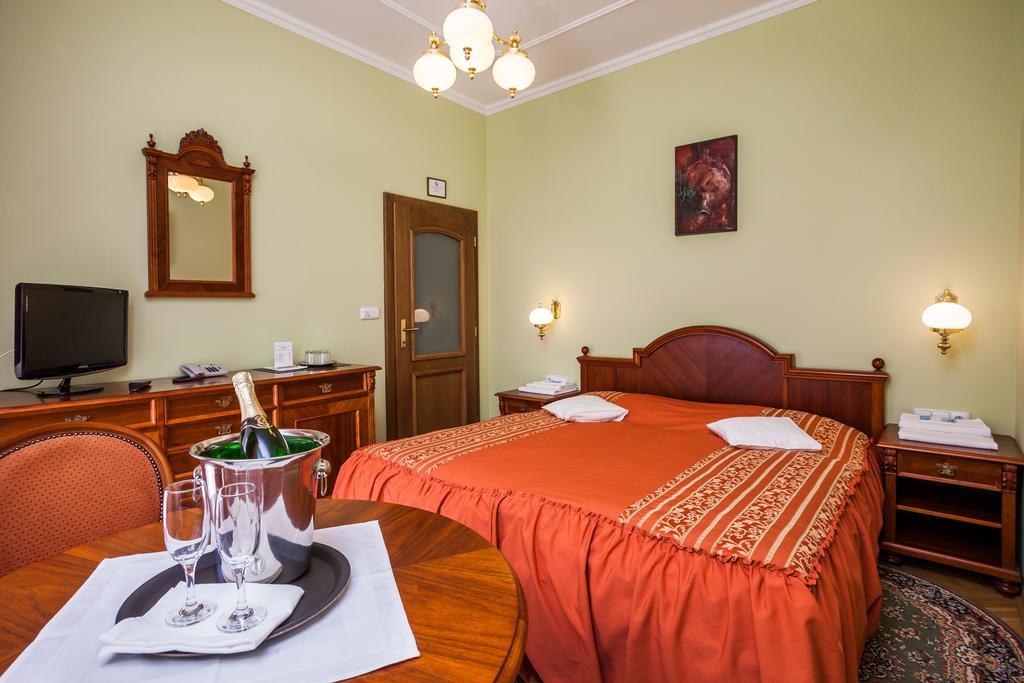 Velké Meziříčí Hotel Jelinkova Vila חדר תמונה